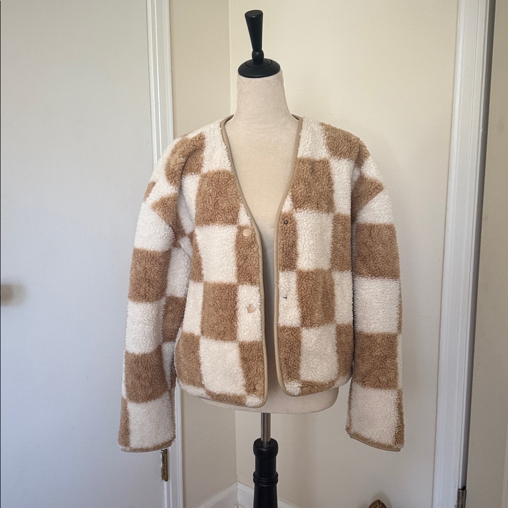 Abercrombie & Fitch Tan and Cream Checkered Fuzzy Teddy Jacket